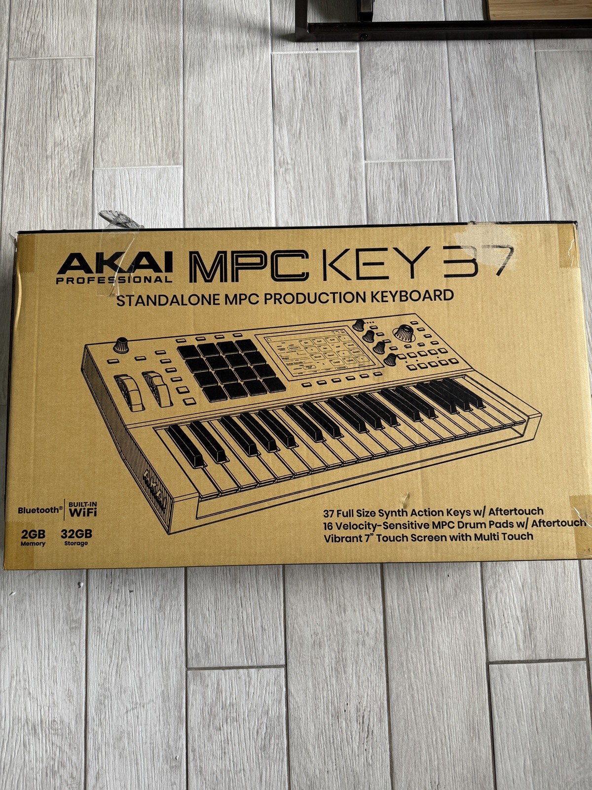 Akai Professional MPC Key 37 Standalone Sampling Workstation Near Mint