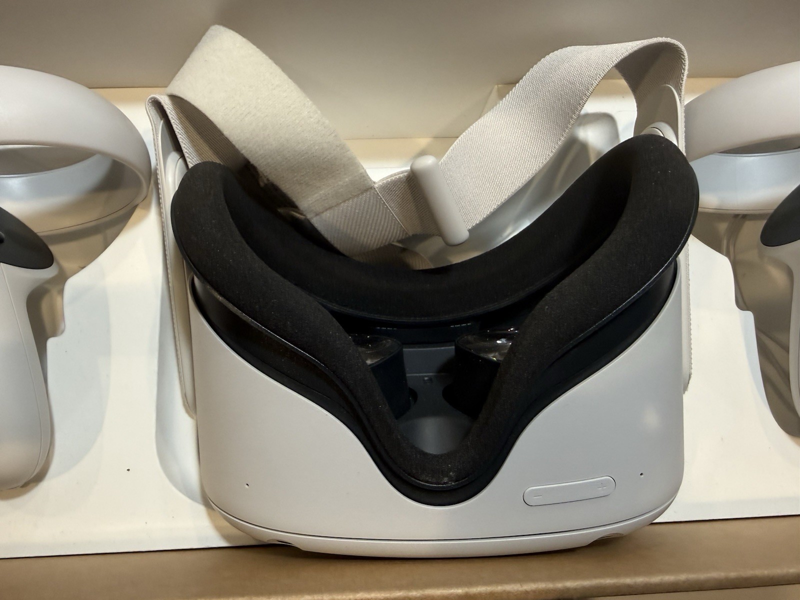 Meta Quest 2 VR Headset 128GB Boxed Excellent Condition w Controllers