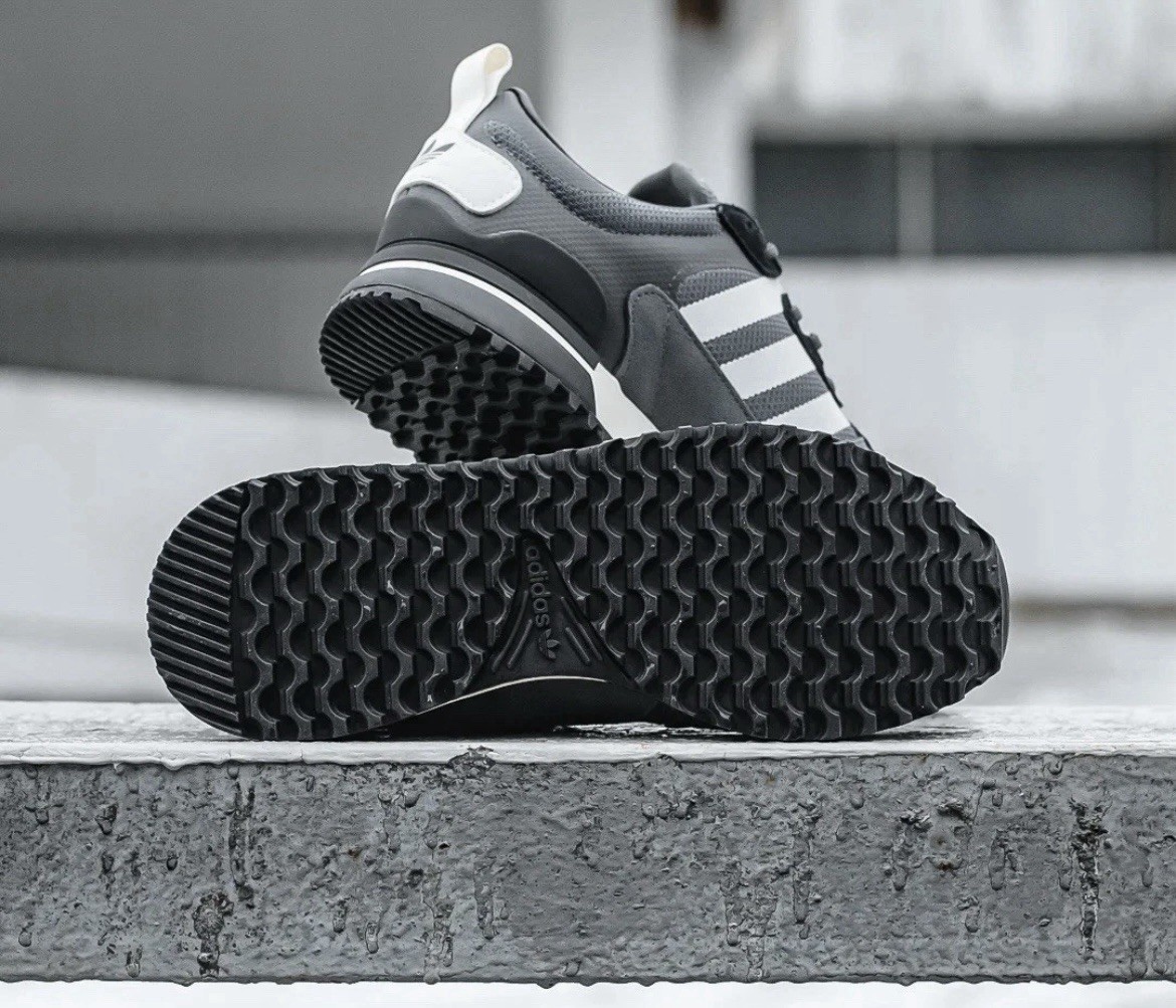 Adidas Original ZX 700 HD Men’s Running Shoe Athletic Sneaker Gray Footwear NEW
