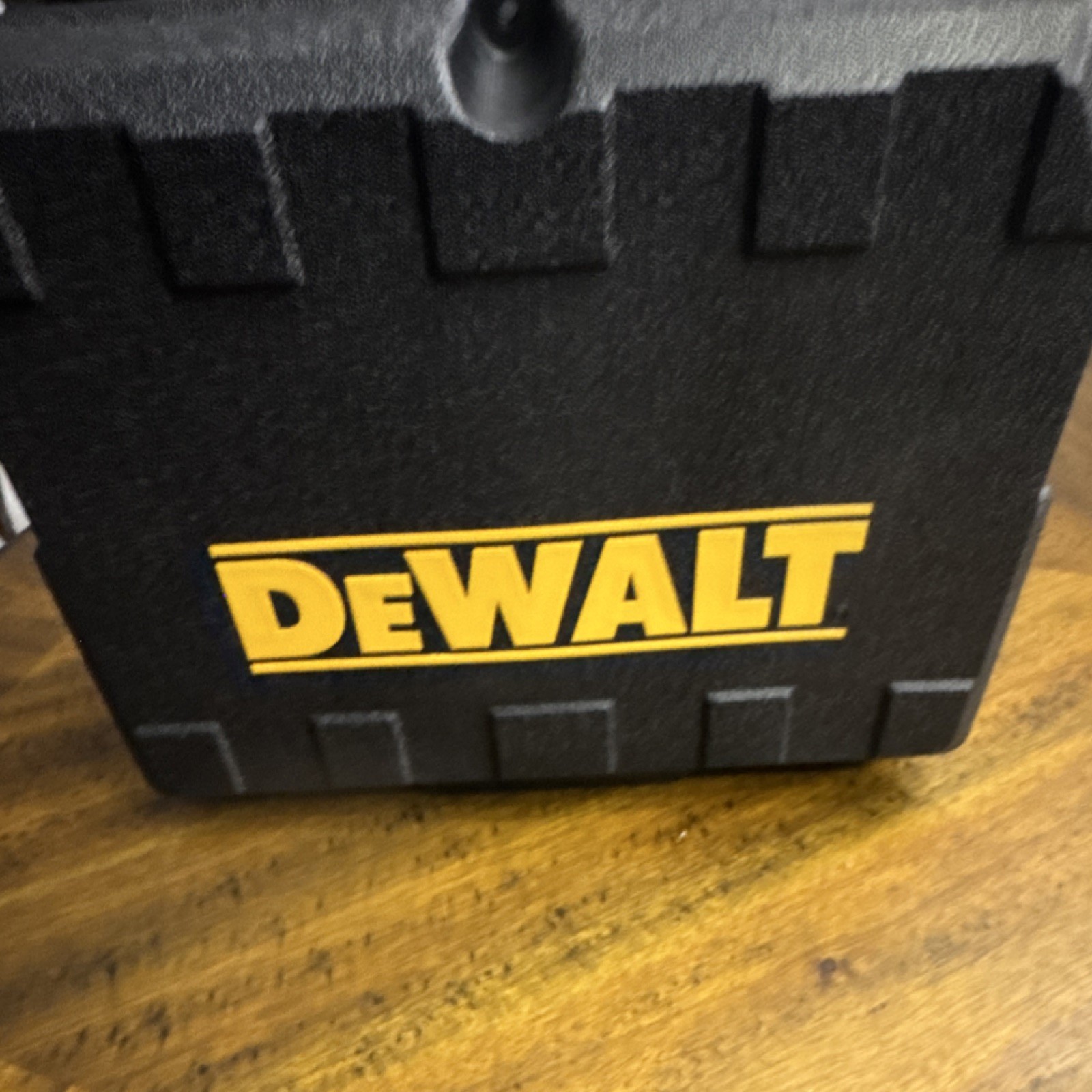 DEWALT 20V Self-Leveling Laser Level Kit w/ Target Card, Bracket & Case