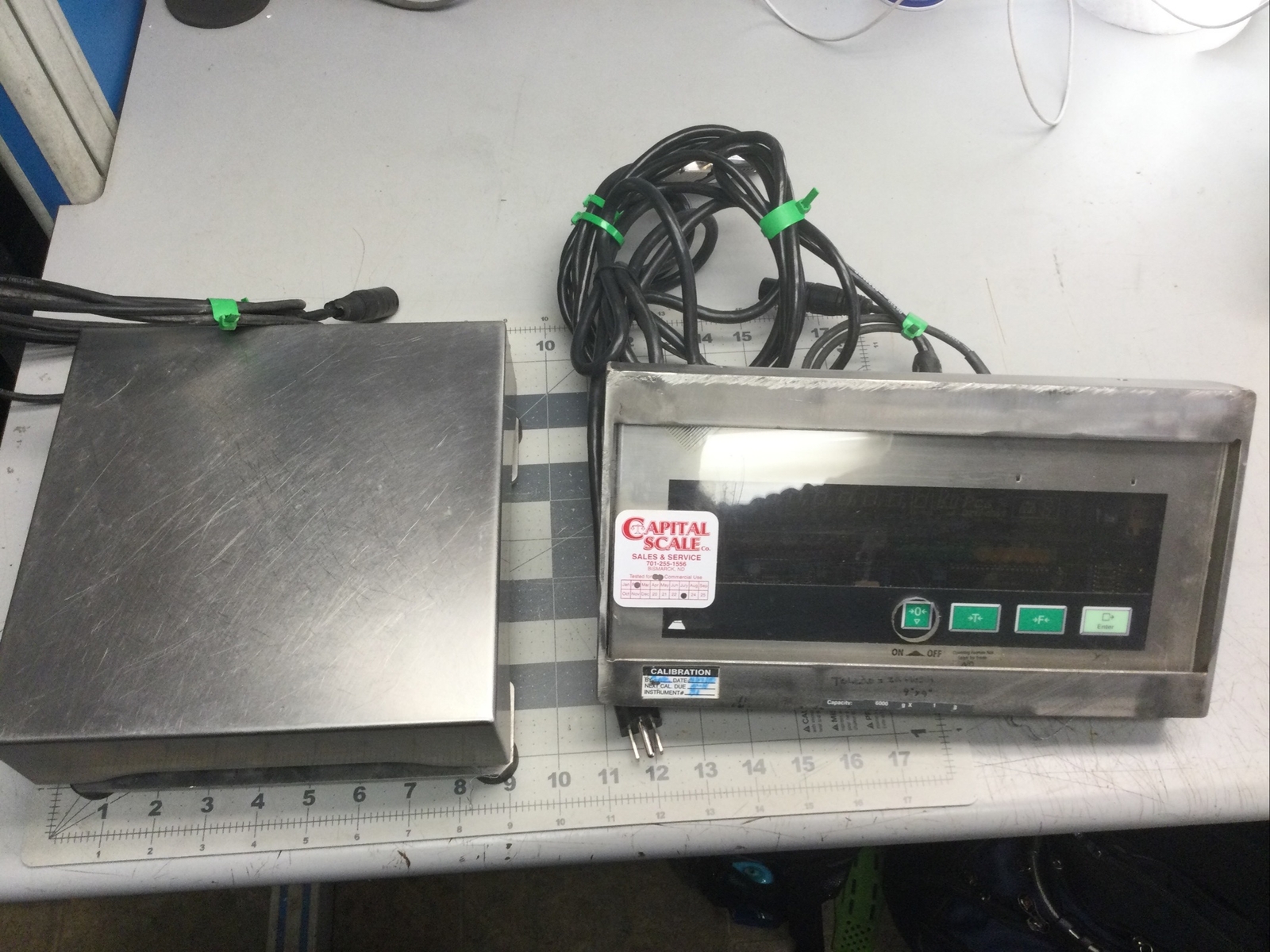 METTLER TOLEDO WH Scale (0-15 LB) W/ ID1 Plus Controller - (BBC9)