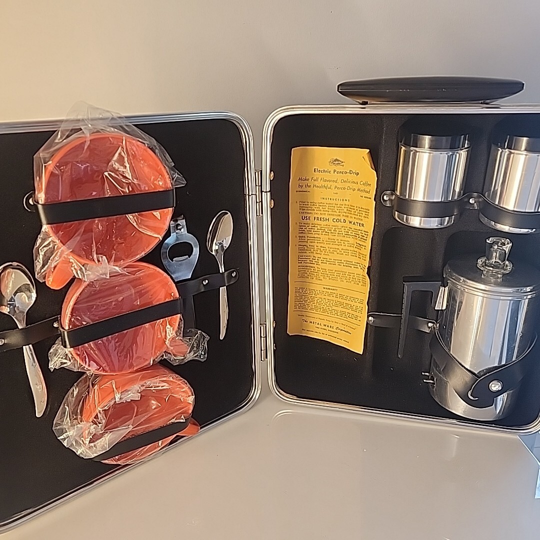Vintage Travel Empire Coffee Maker Portable Hardcase 120 volt Percolator w/ case