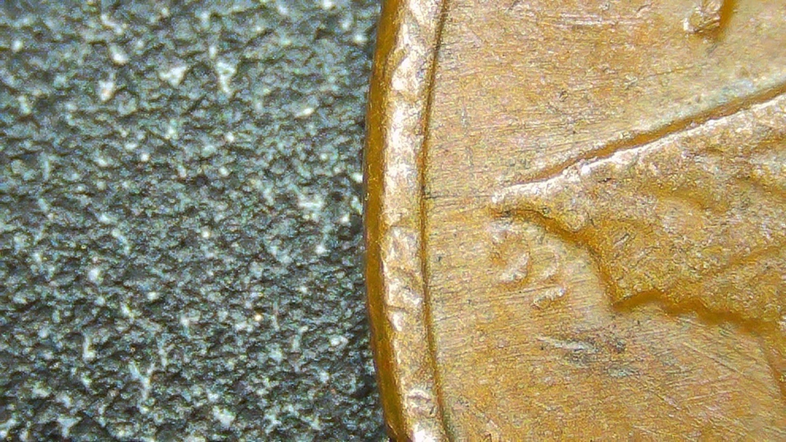 1982 P Lincoln Cent . Cracked Die On Reverse.3.1 Gm Copper..