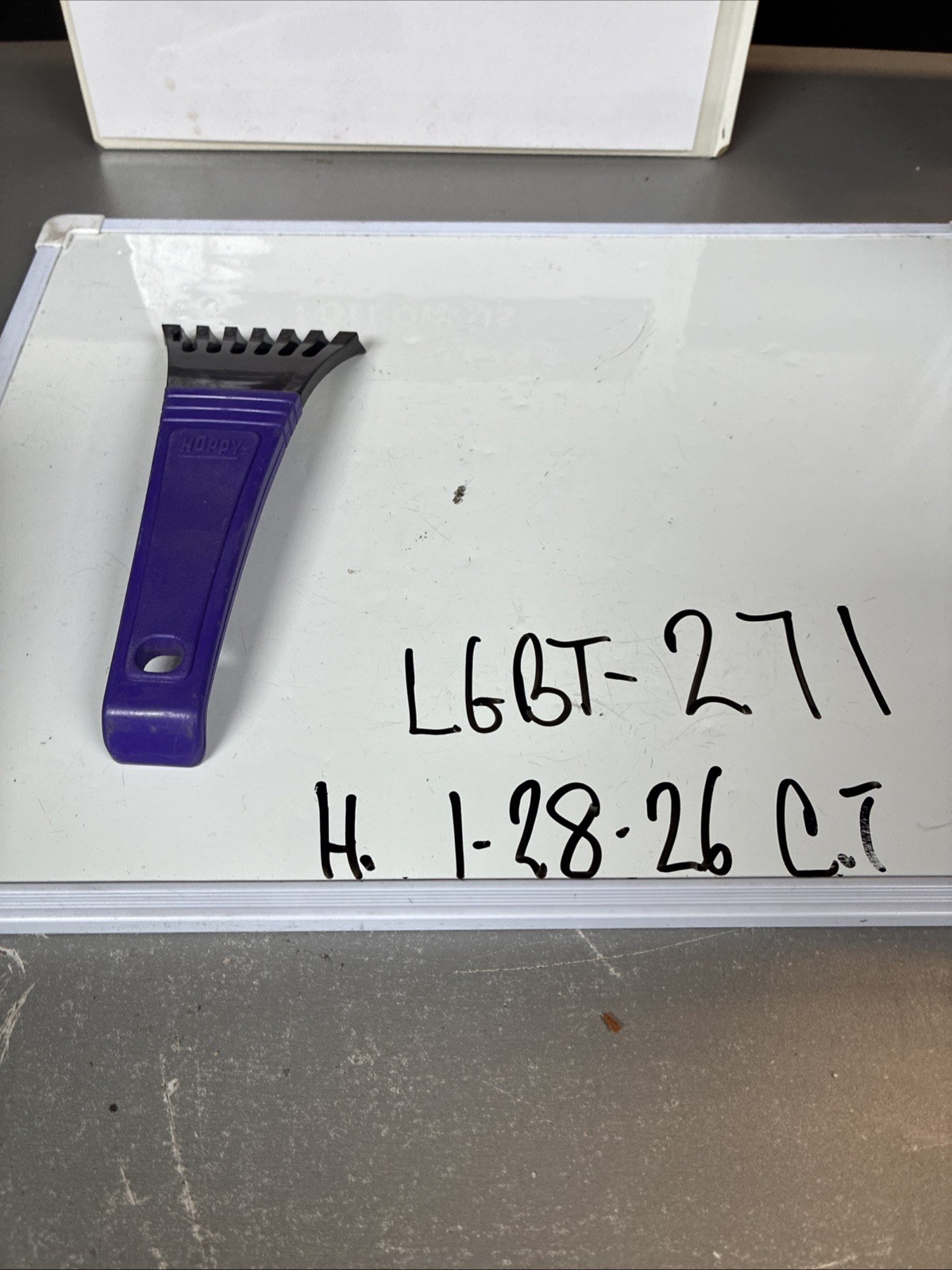 Ice Scraper Tool, 7 Inch Purple Window Ice Scraper With 3 Inch