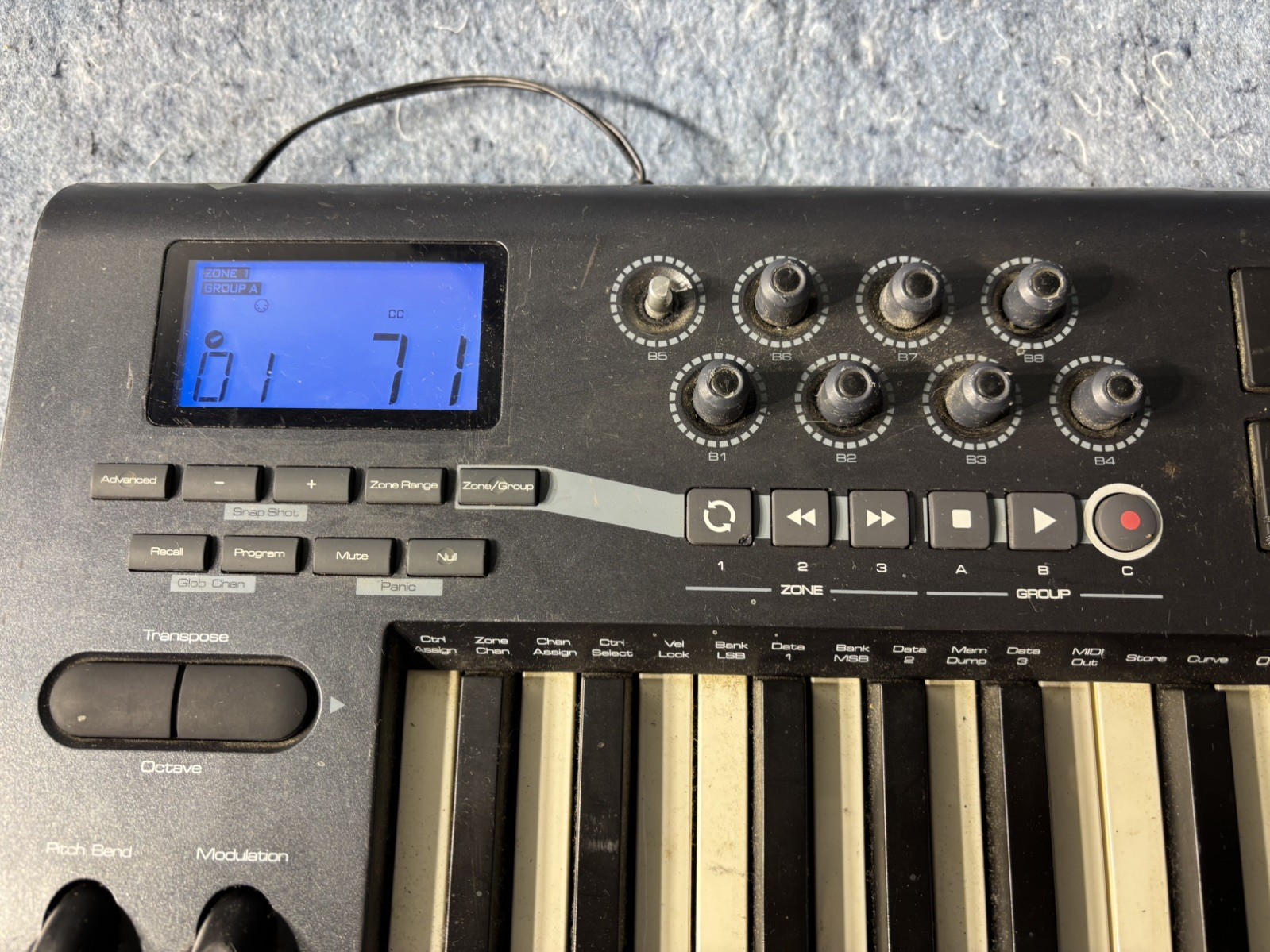 M-Audio Axiom 25-Key Semi-Weighted USB Midi Keyboard Controller read description