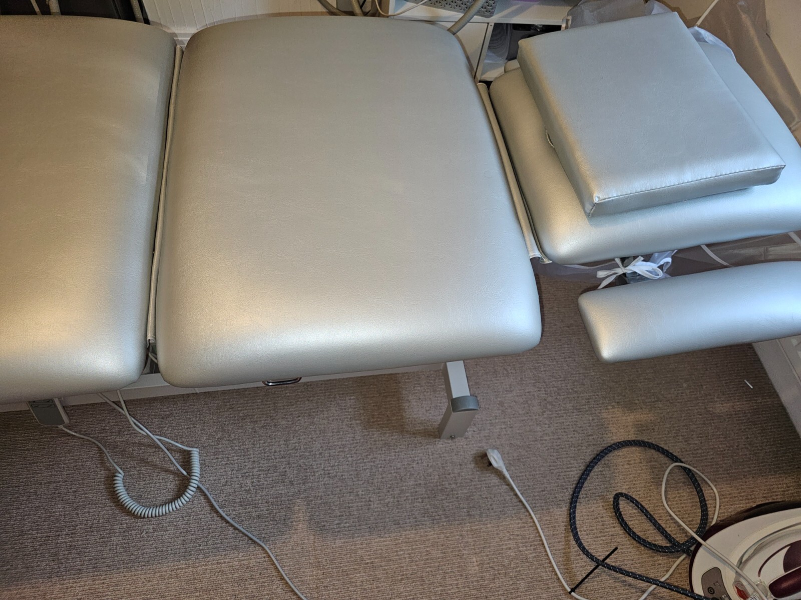 Therapy coach beauty bed