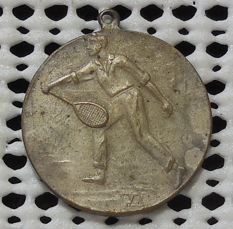 1930 MORINAGA'S GIFT JAPANESE MEDAL WITH TENNIS PLAYER