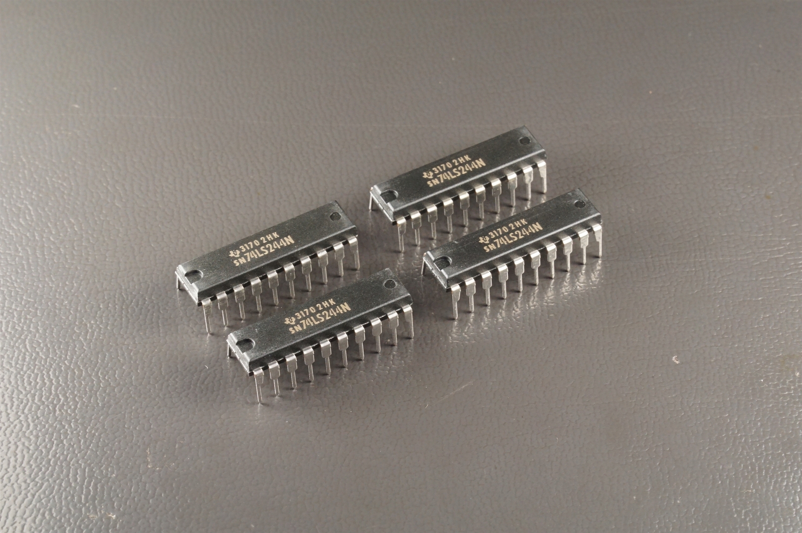 Lot of 4 SN74LS244N Texas Instruments Octal Buffer and Line Driver 20 Pin PDIP