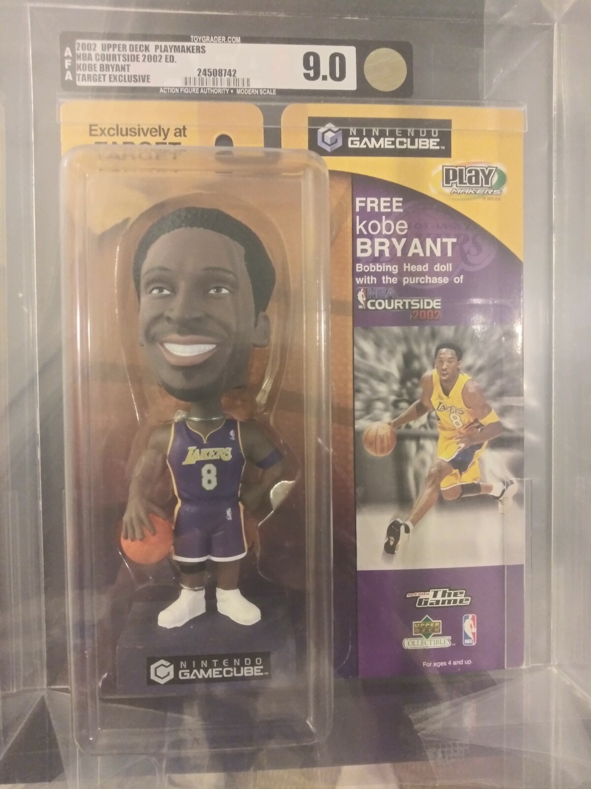 AFA 9.0 2002 Upper Deck PlayMakers NBA Courtside 2002 Ed. Kobe Bryant Target