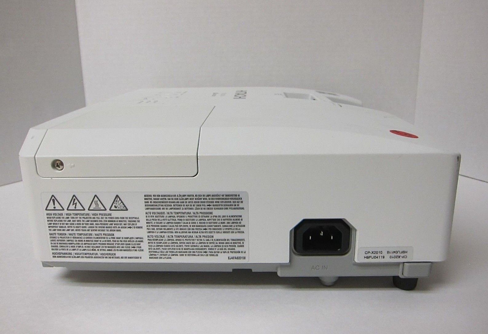 HITACHI 2200 Lumens CP-X2010 3LCD Projector 720p 3.7A/1.8A w/ Remote Used SKU A
