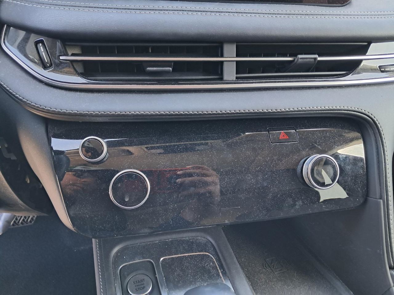QX60 2023 Glove Box 4843420