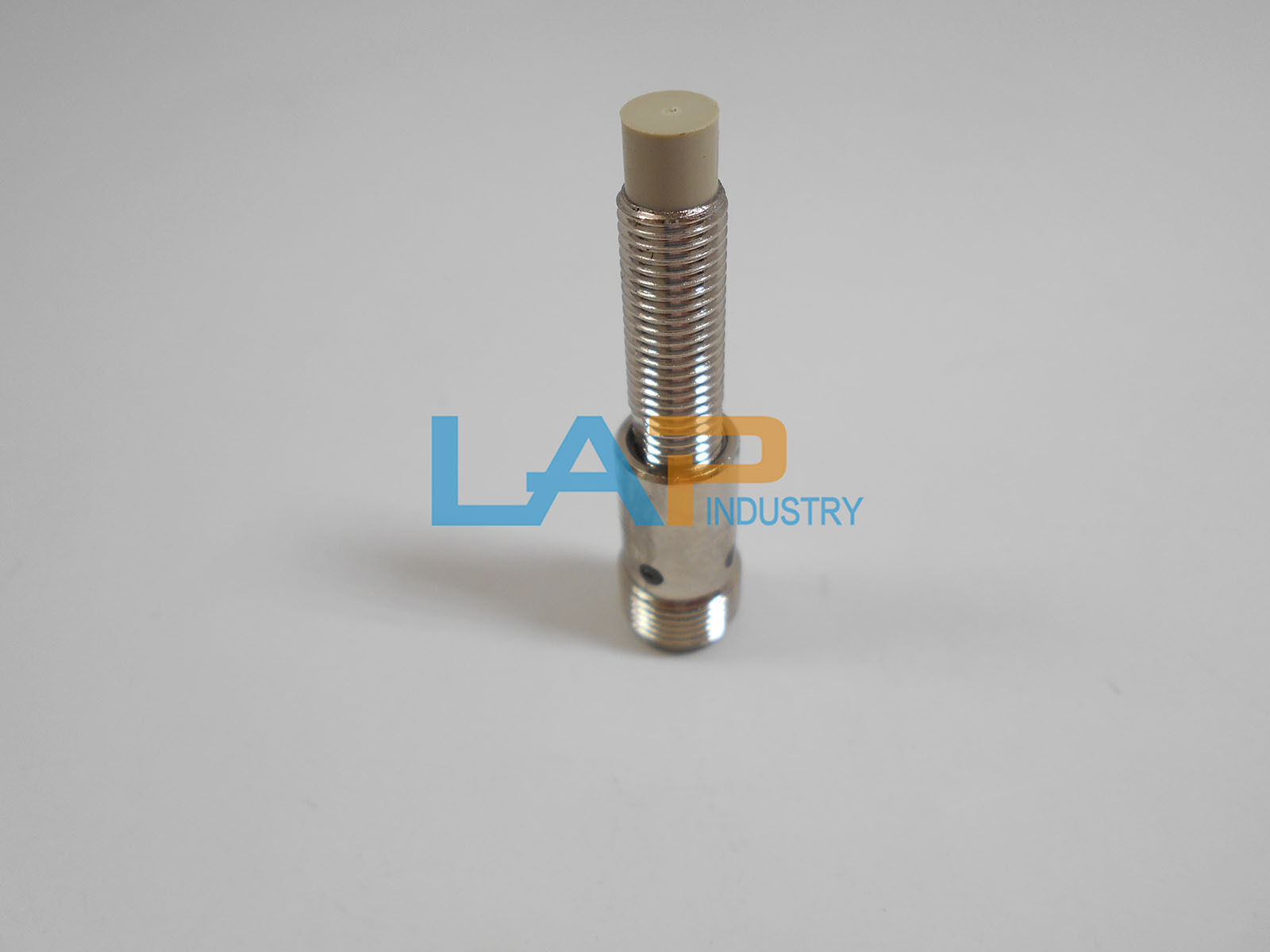 NEW E2E-X4MD1-M1 PROXIMITY SWITCH 12TO24VDC E2EX4MD1M1