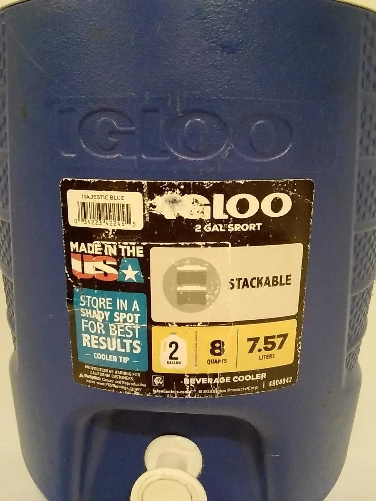 Igloo 2 Gallon Beverage Cooler with Handle, Chain Link Hooks and Spout