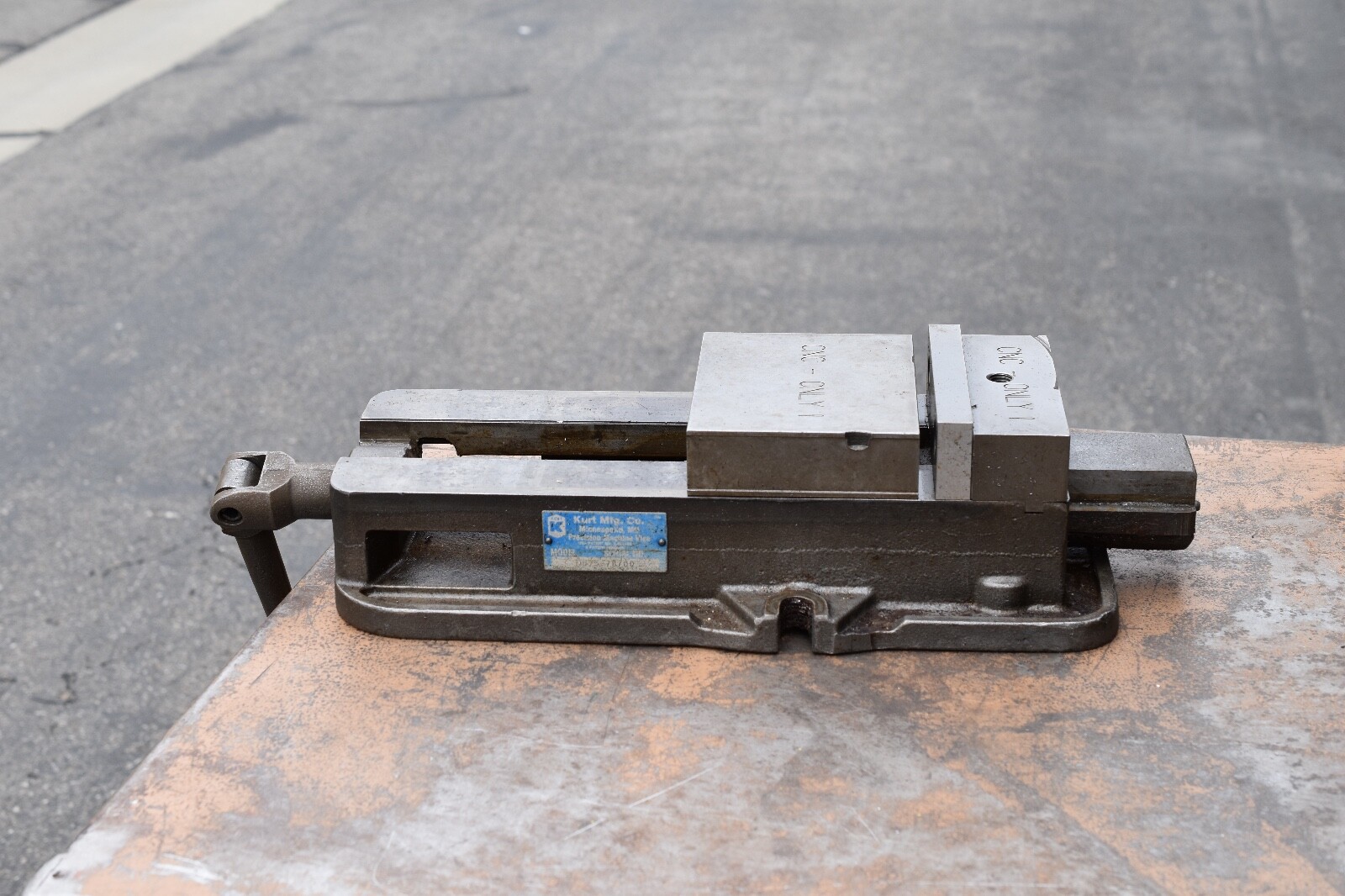 KURT D675 6" Milling Machine Vise