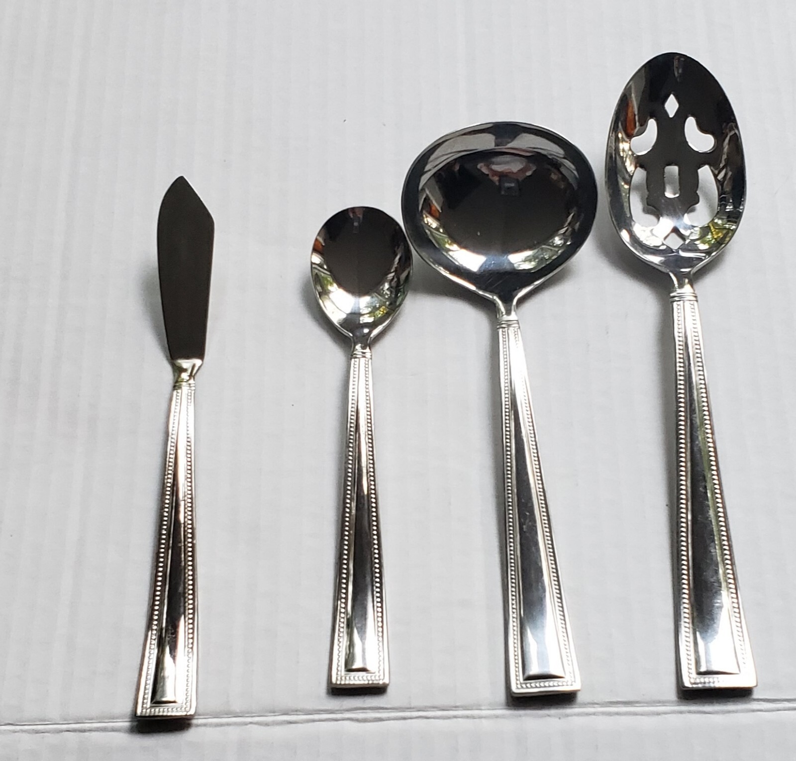 4 Pcs Serving Miranda Beaded  Stainless Pfaltzgraff 18 8 Spoons Butter Knife