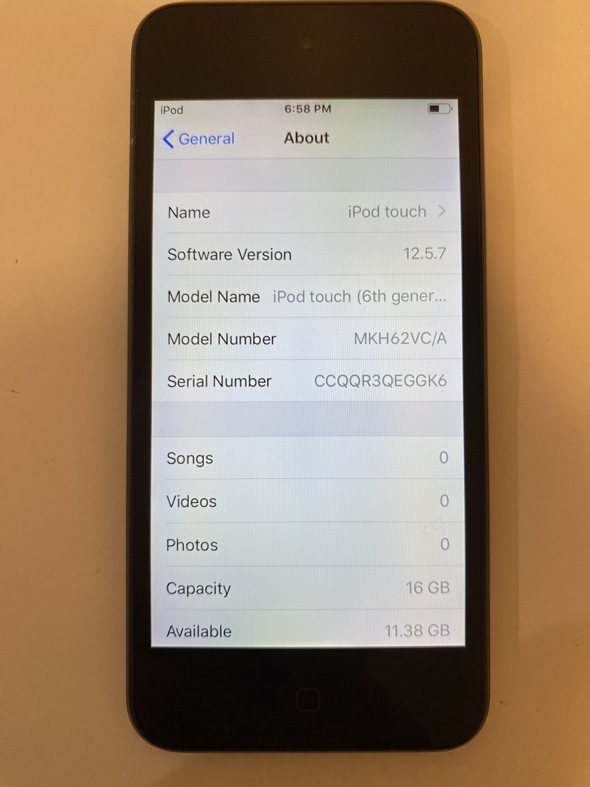 Apple iPod Touch 6th Generation Space Gray (16 GB)