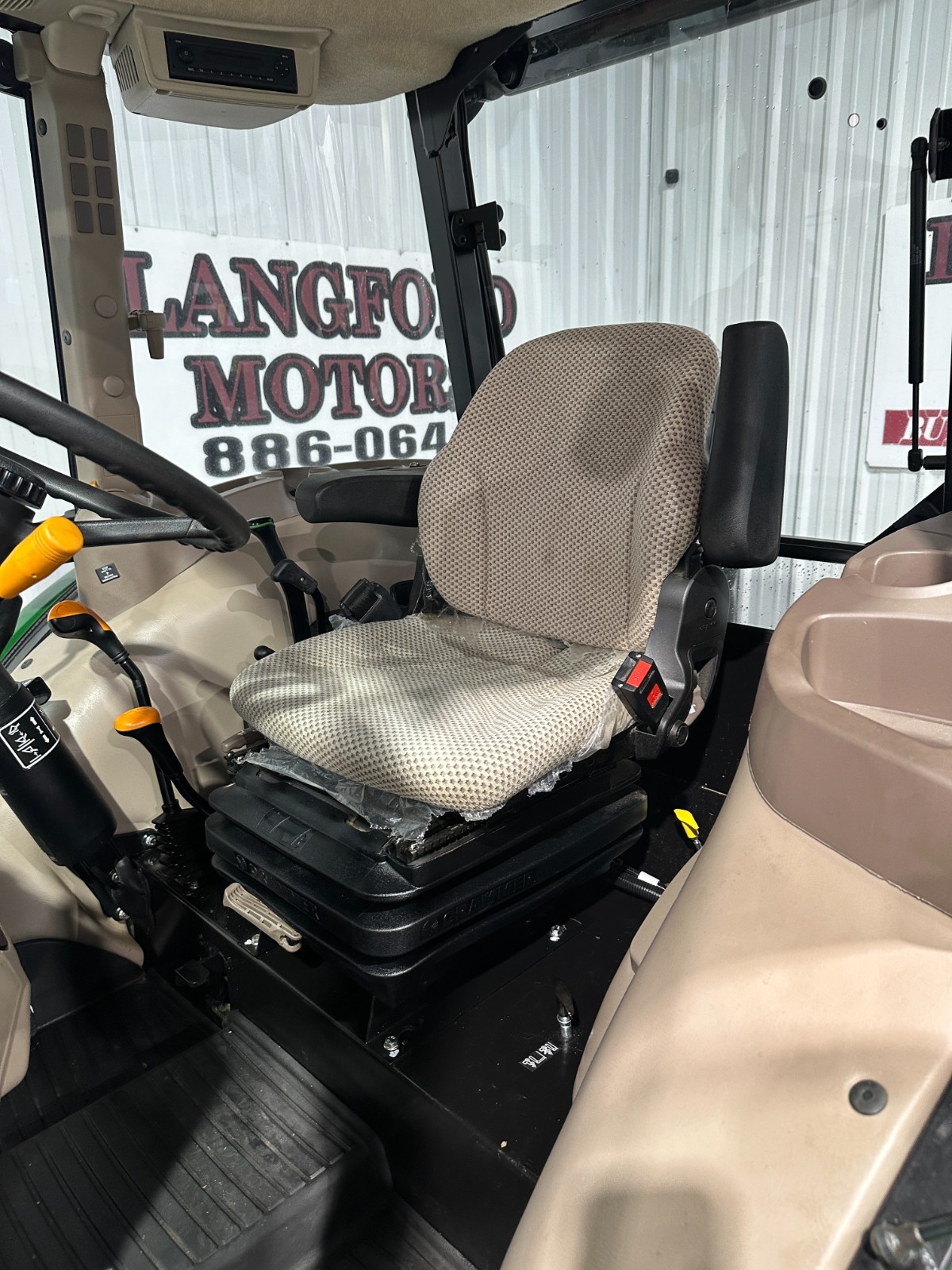 2022 JOHN DEERE 5065E CAB (520 M LOADER) (239 HOURS)