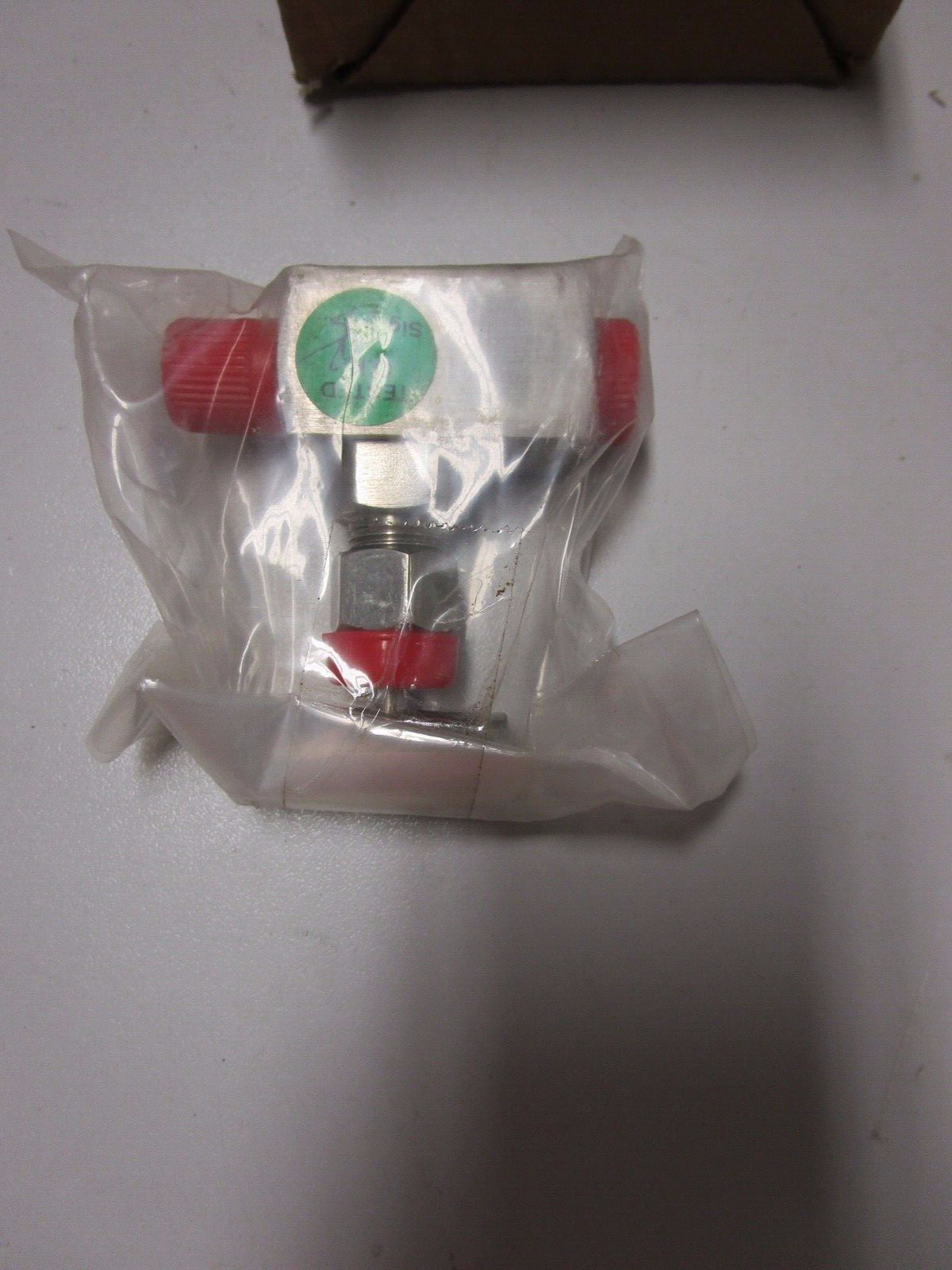 AURA 1/4" MFG NEEDLE VALVE  T.PR. - 6000 PSI  316SS - NEW OLD STOCK