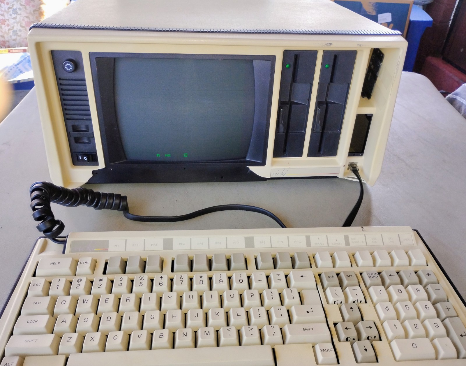 RARE Vintage Victor Vicki Portable Luggable Computer - TESTED & FULLY WORKING!
