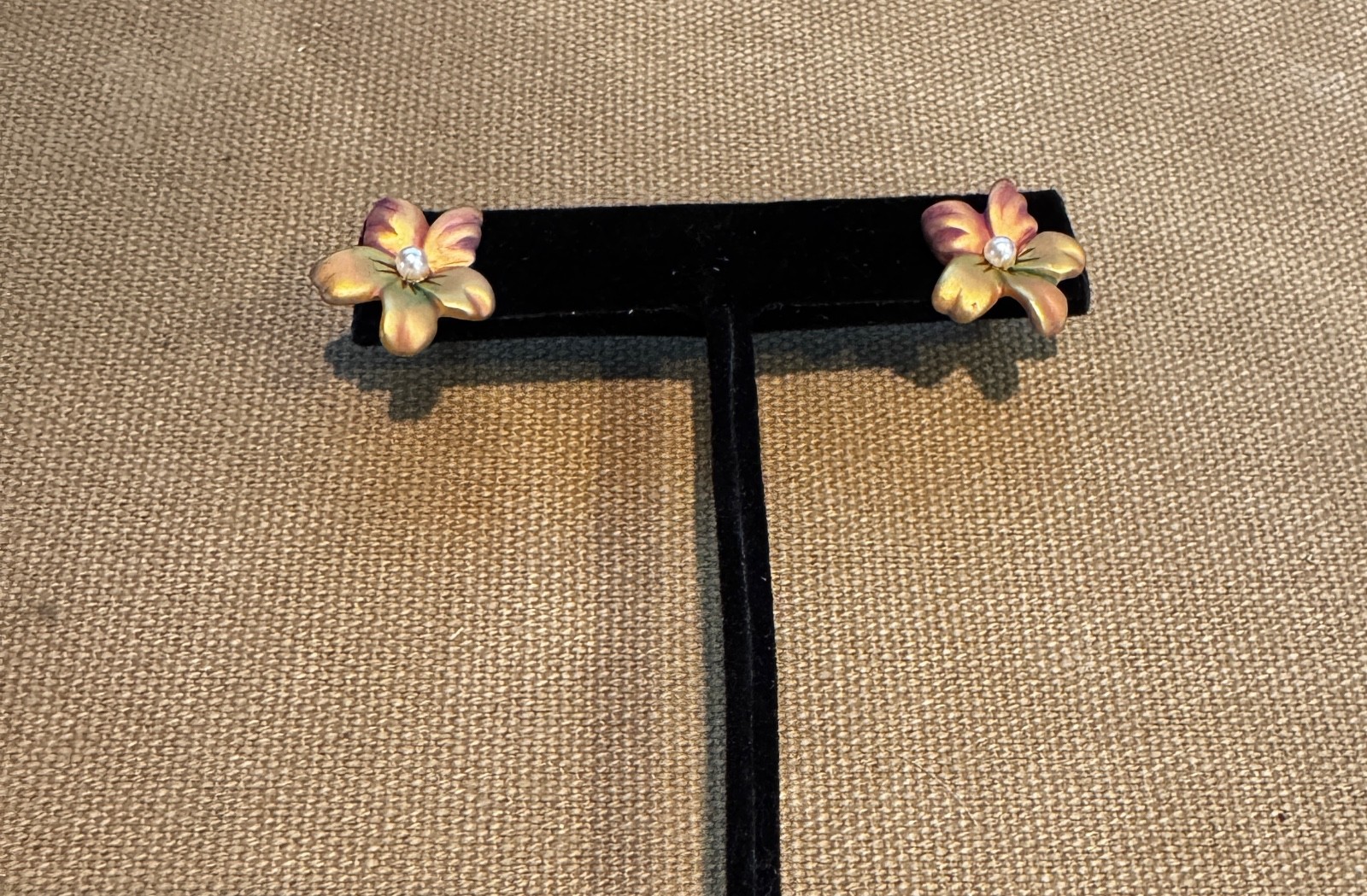 Signed Joan Rivers Gold Tone Enamel Flower Faux Pearl Stud Earrings Floral VTG