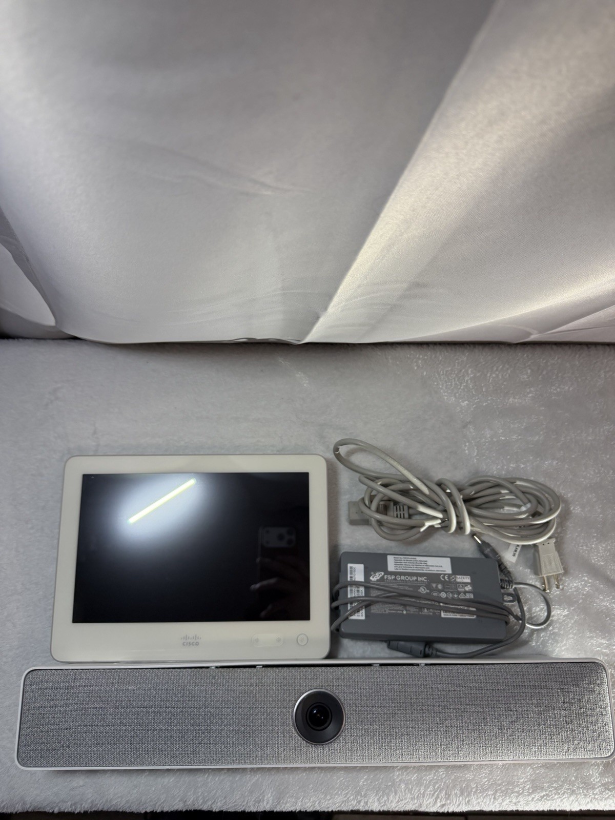 Cisco WebEx Room Kit Mini | TTC7-26 screen and POWER SUPPLY