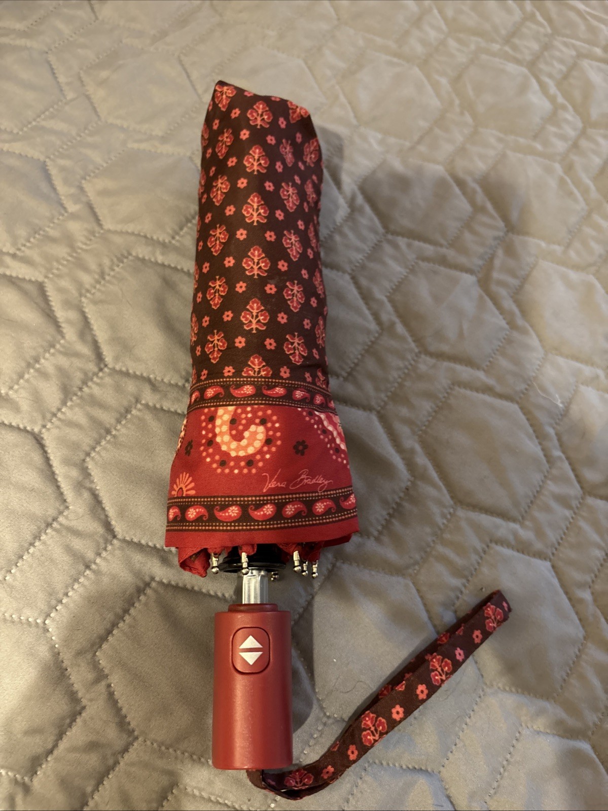 VERA BRADLEY MESA RED UMBRELLA WITH COVER RETIRED PATTERN
