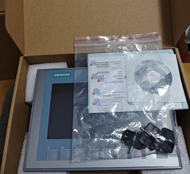 1PC New Siemens 6AV2123-2GB03-0AX0 KTP700 Basic HMI Sealed In Box