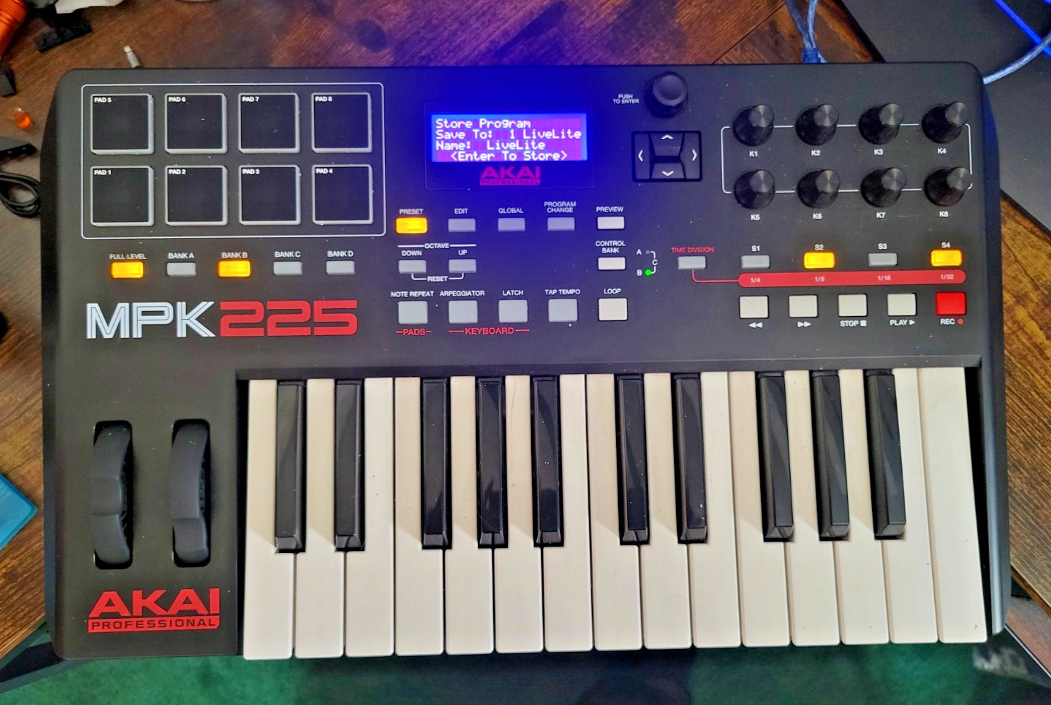 AKAI Professional MPK225 MIDI Keyboard Controller