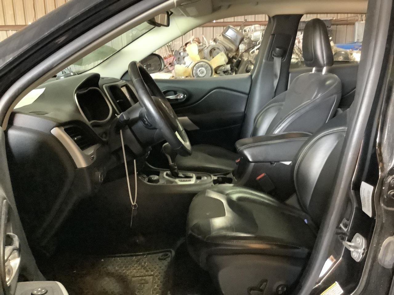 CHEROKEE 2018 Glove Box 4715365