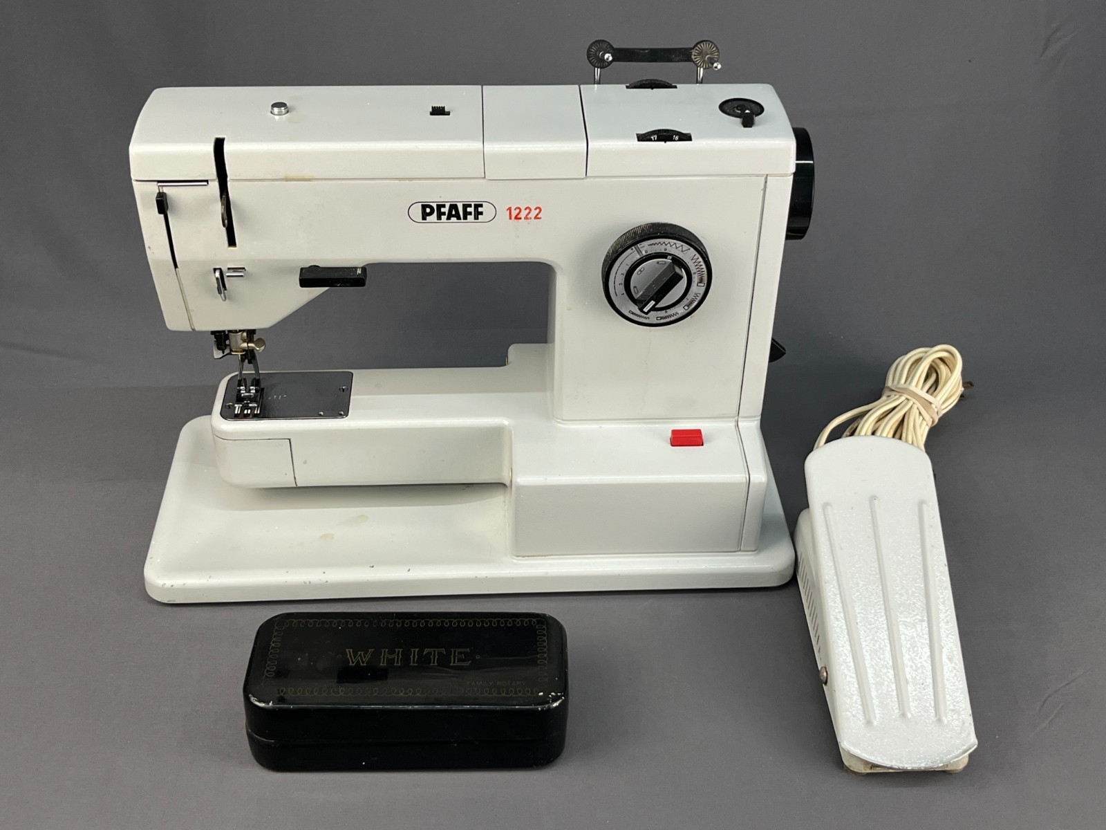 PFAFF 1222 Heavy Duty Sewing Machine With Pedal + Attachments; Works