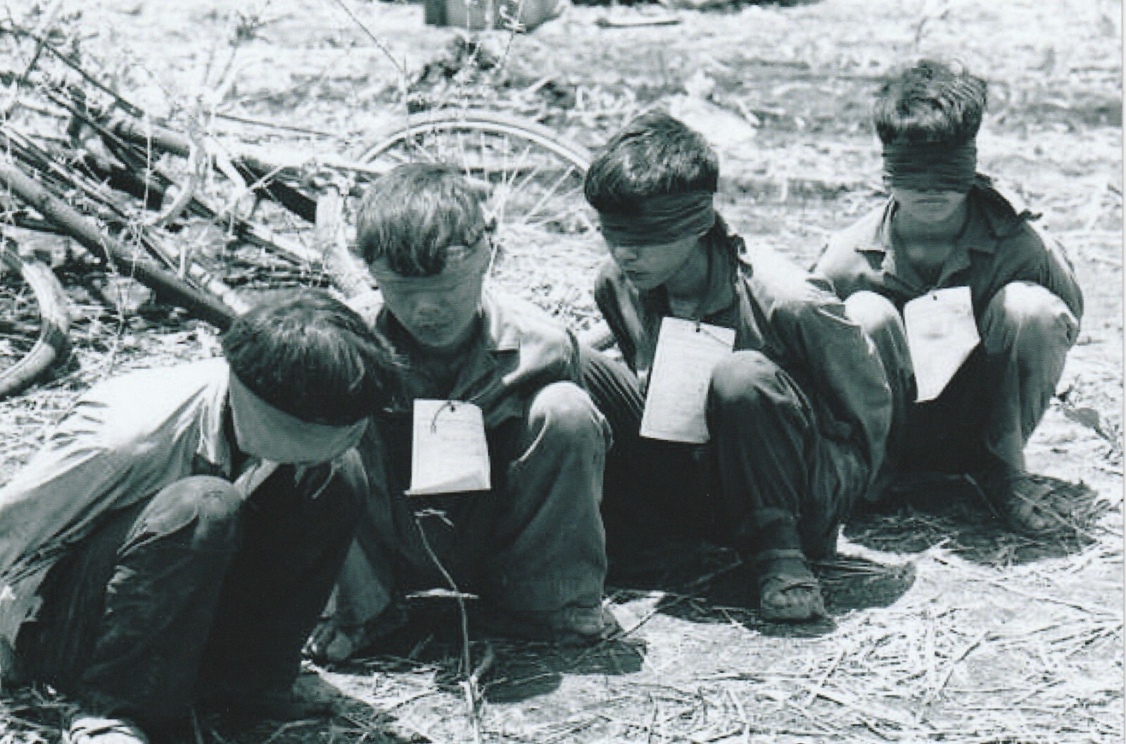 Vietnam  War  Photos --  VC  Prisoners  Waiting For Tranport