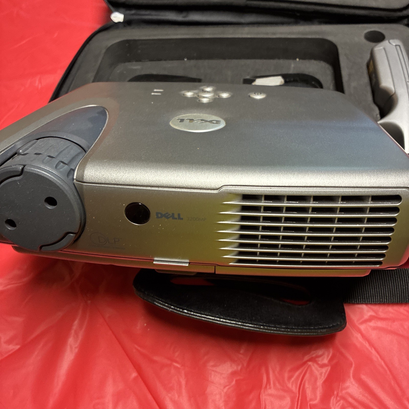 Dell 3200MP DLP Multimedia Home Theater HD Front Projector - With Case & Remote