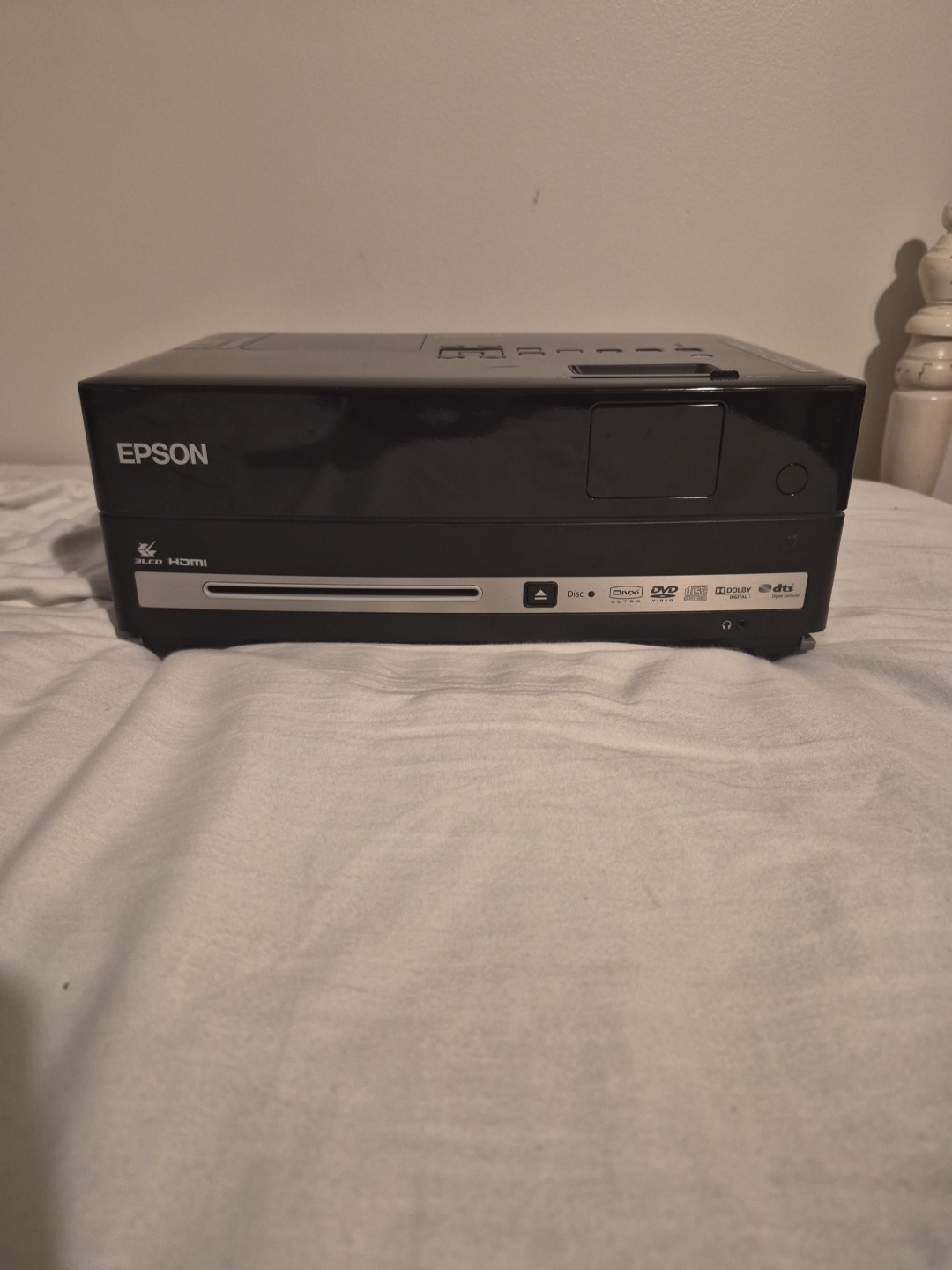 Epson MovieMate 60 LCD Projector Model H319A + Remote & Cables