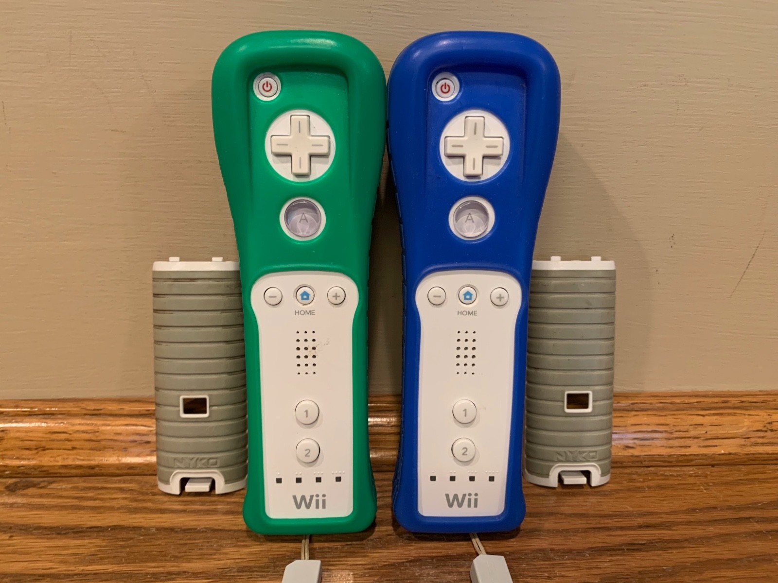 2 PC Nintendo Wii Remote Controllers with Motion Plus & Silicon Cases
