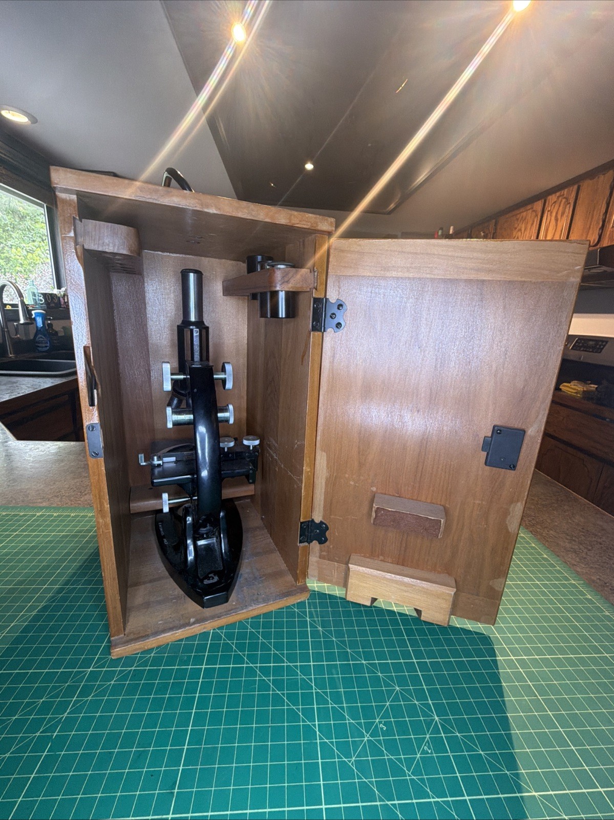 1940'S BAUSCH & LOMB MICROSCOPE W/CASE AND EXTRA OBJECTIVES