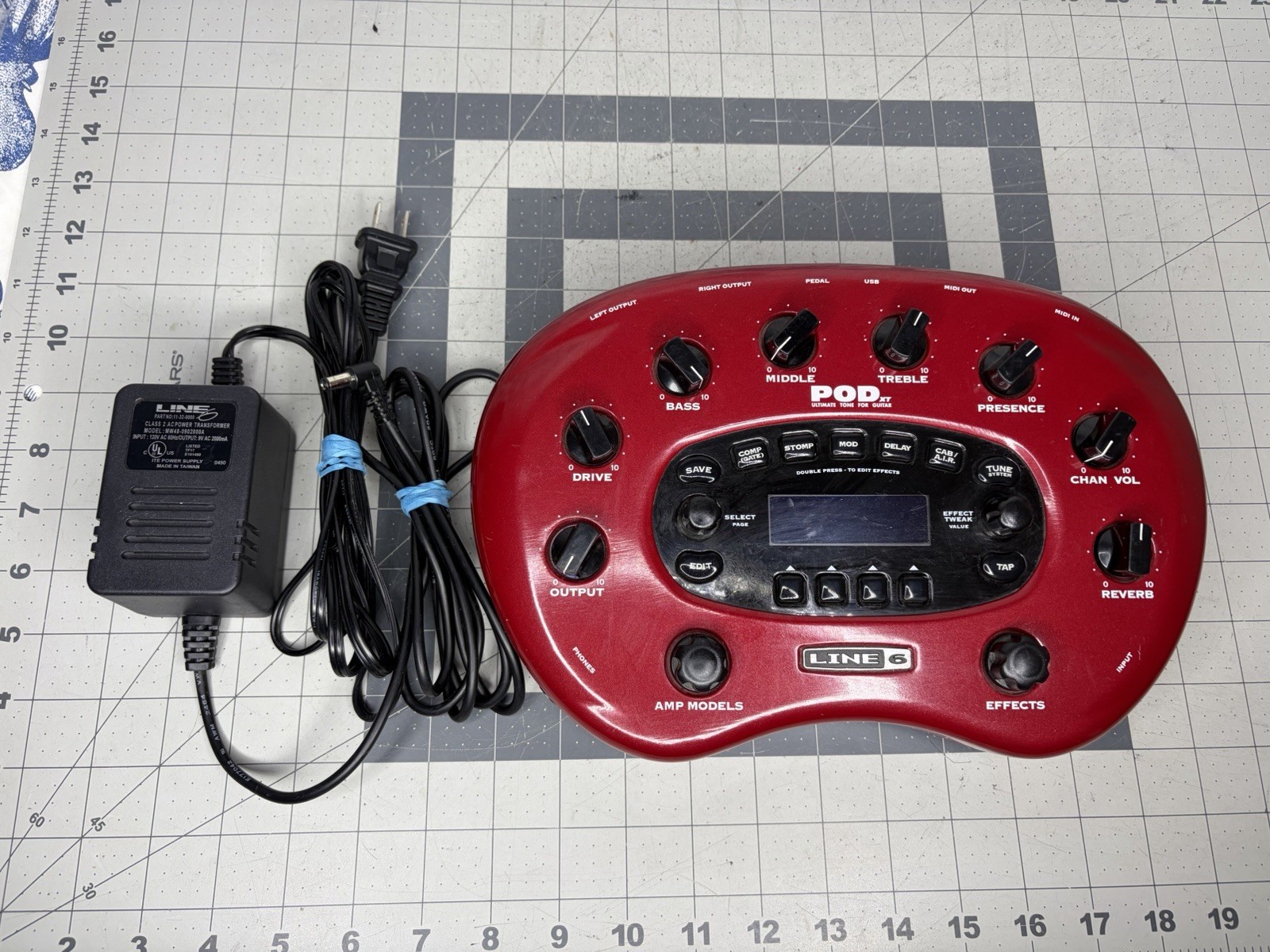Line 6 POD XT Amp Simulator Multi Effects Processor + Power Supply (M2)