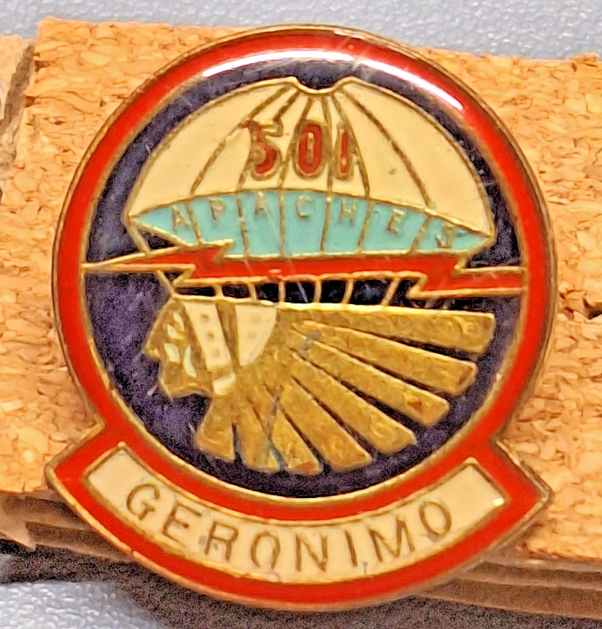 VINTAGE 501 APACHES GERONIMO LAPEL PIN