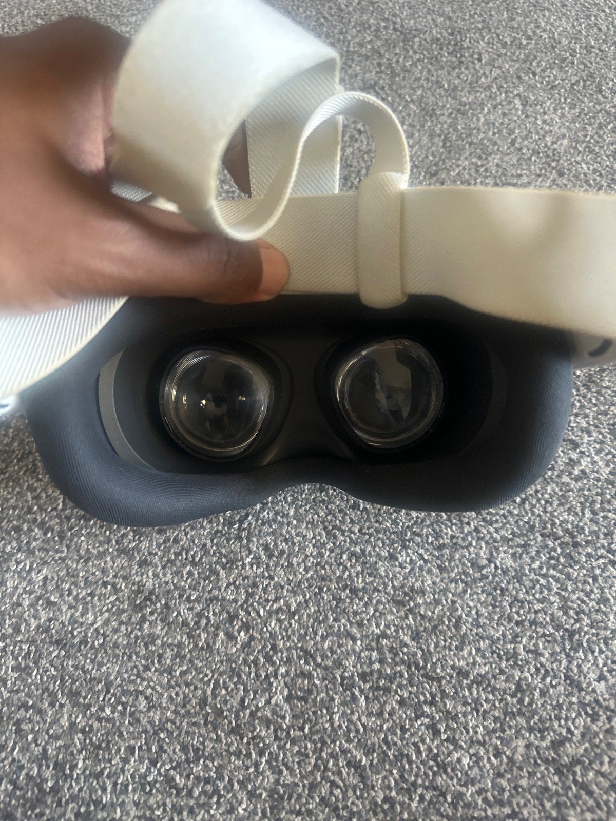 Meta Quest 3S 128GB VR Headset with Controllers White - Batman Arkham Shadow ver