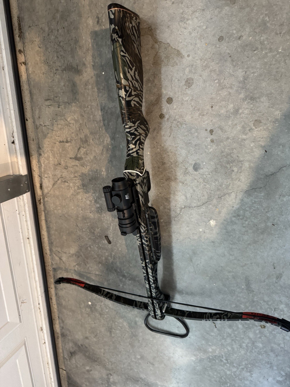 Camouflage/Black Crossbow 80 lb 400 fps w/ Red Dot Sight & Soft Carry Case