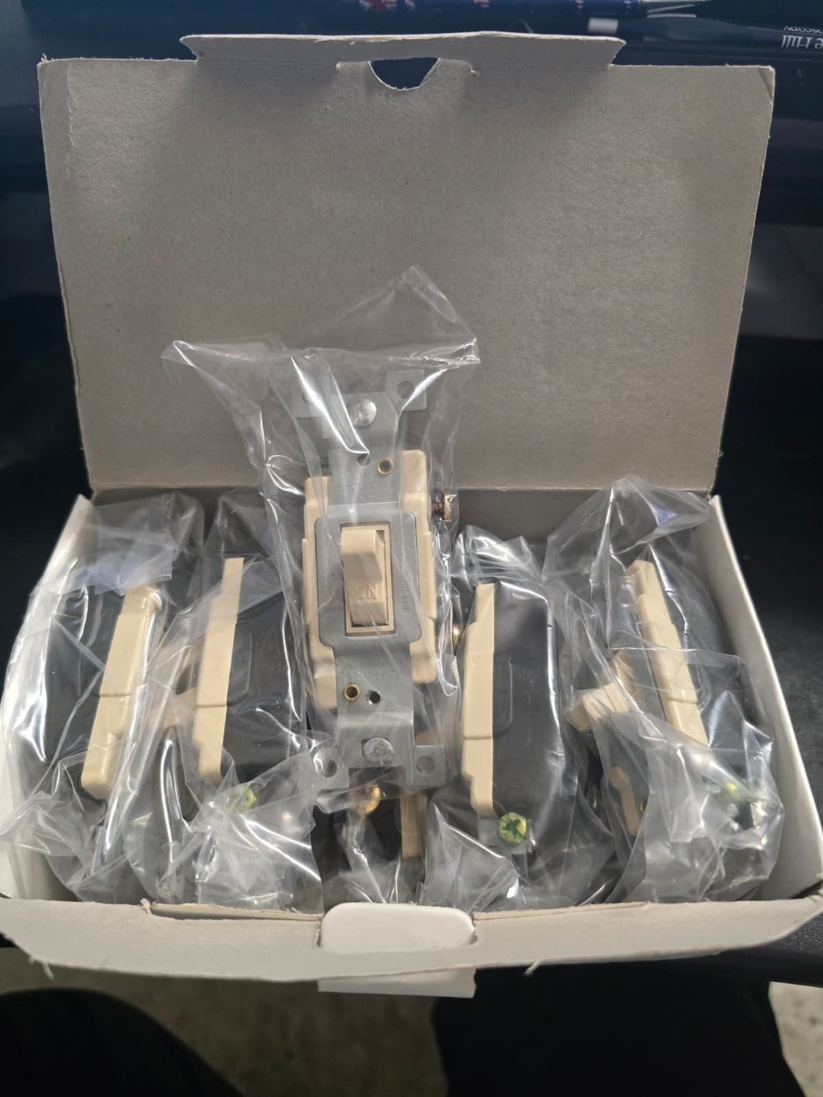 Magnatron 20 Amp 120-277 Volt AC Light Switch Toggle - 10 Pack (New/Sealed)