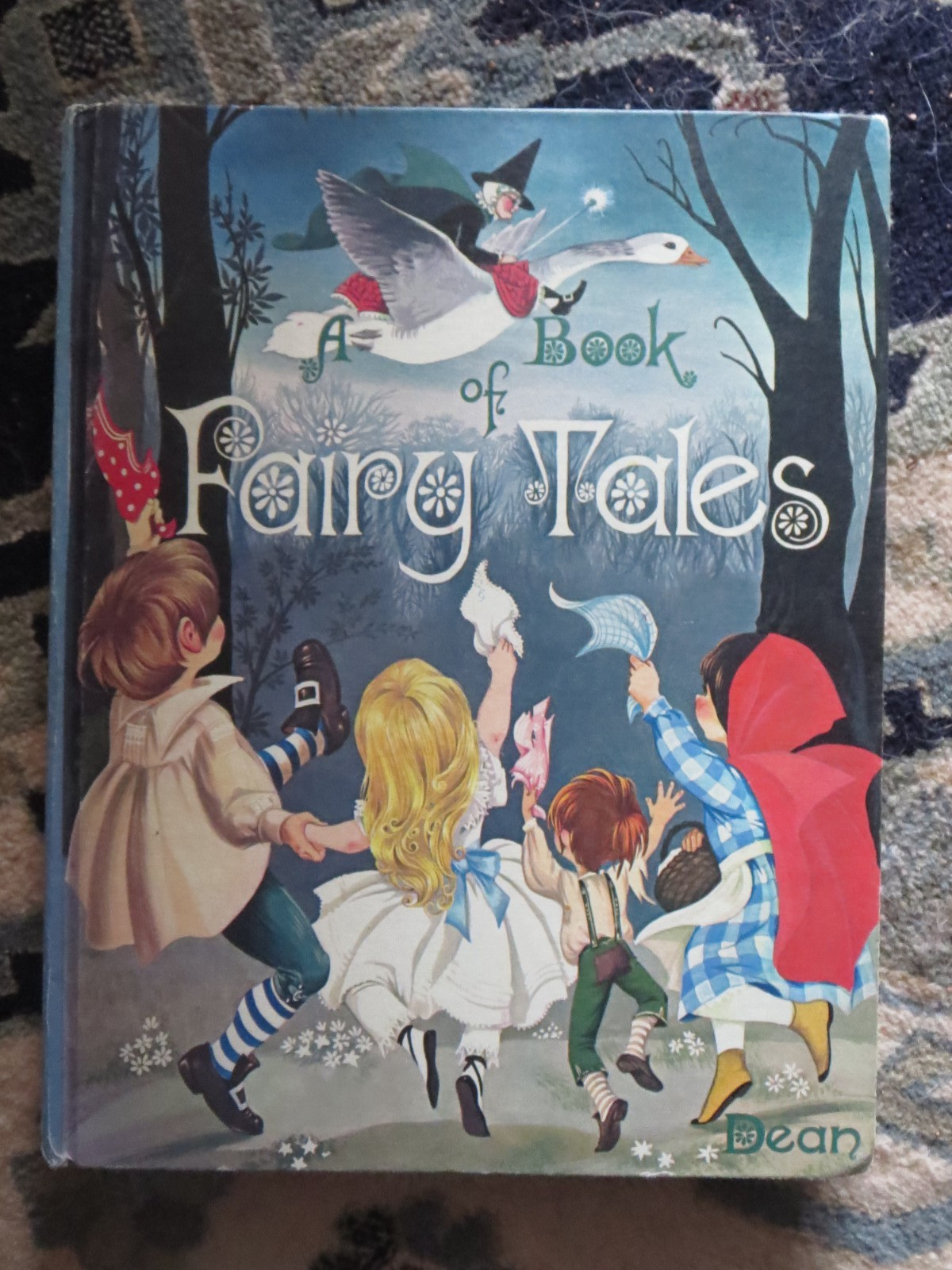 Dean's A Book of Fairy Tales 1977 VINTAGE White Cat, Thumbelina, Sleeping Beauty