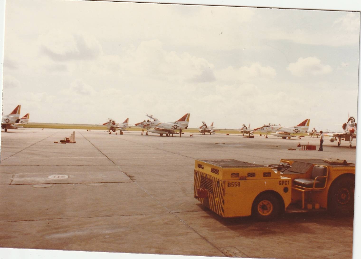 1983 US Navy  VT-21 VT-22 VT-23 Douglas A-4 Skyhawk NAS Kingsville Ground Crew