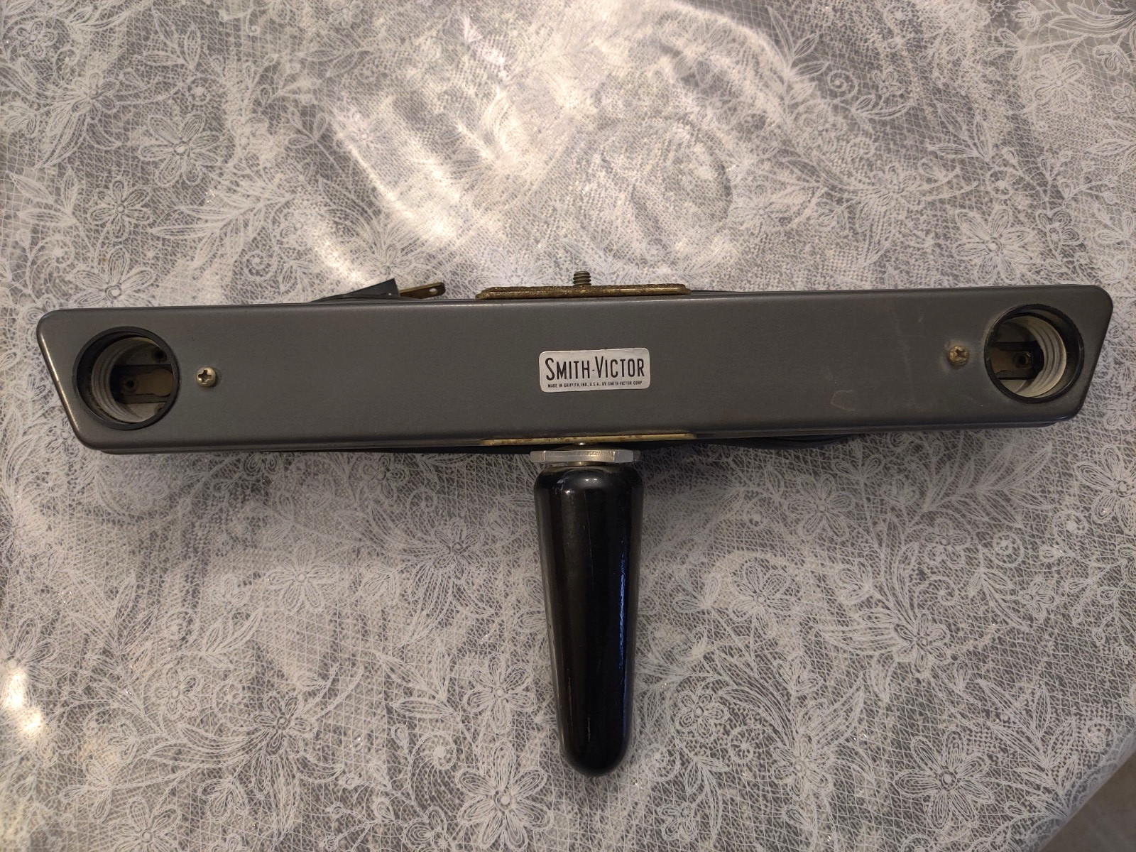 Vintage Smith Victor Photography Light Bar L2 Dual Bulb Works!