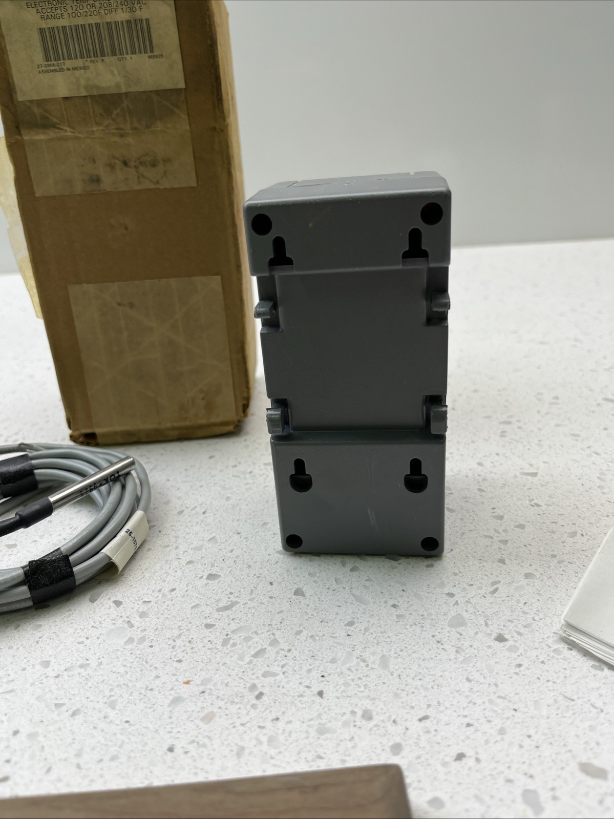 A319ABC-12-10 Johnson Controls Temp. Controller With Sensor