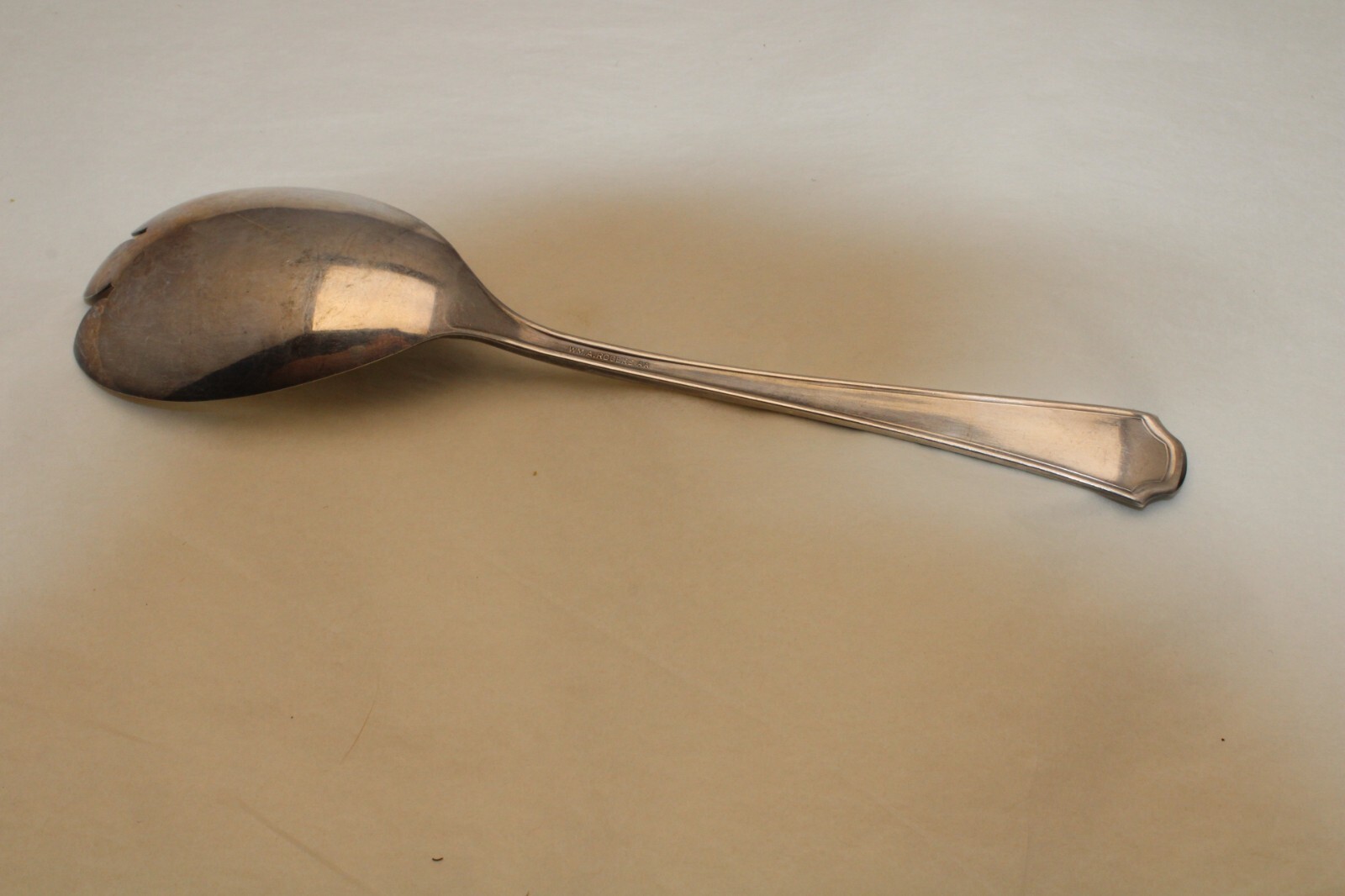 WM A Rogers AA Berkley Pattern Salad Serving Spoon No Monogram