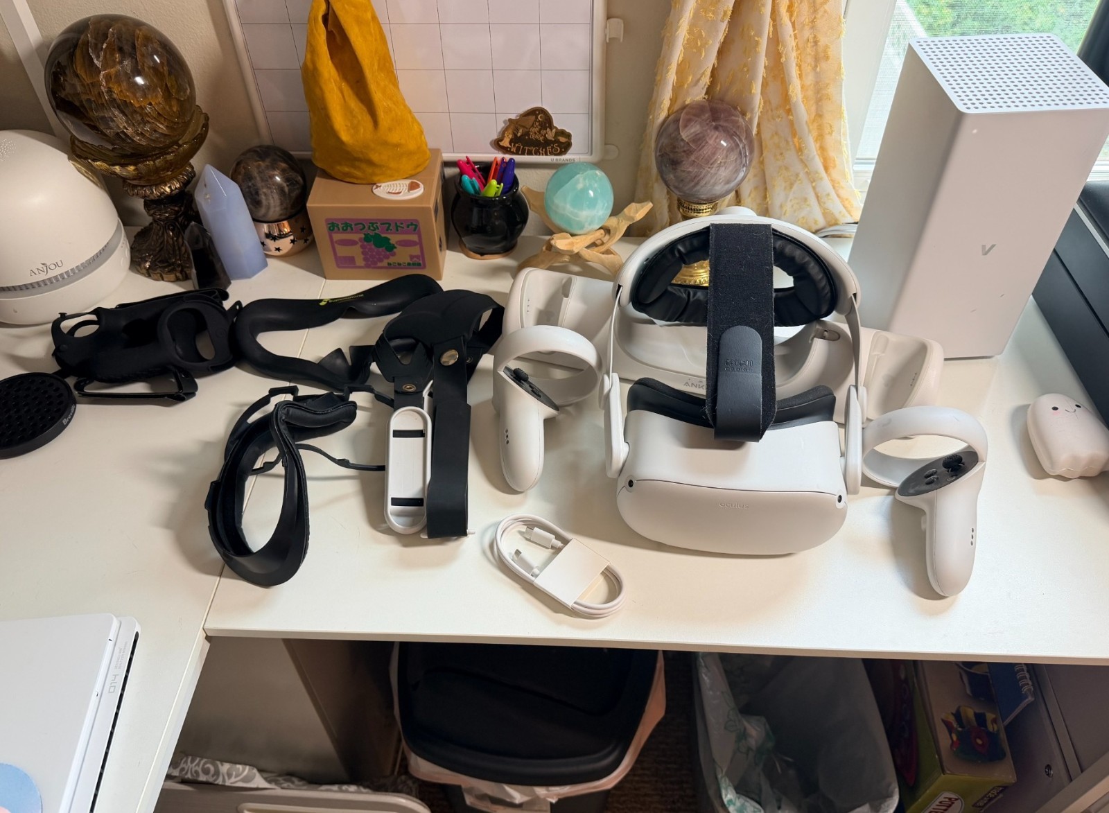 Meta Quest 2 128GB VR Headset Bundle Anker Dock KIWI Strap Controllers