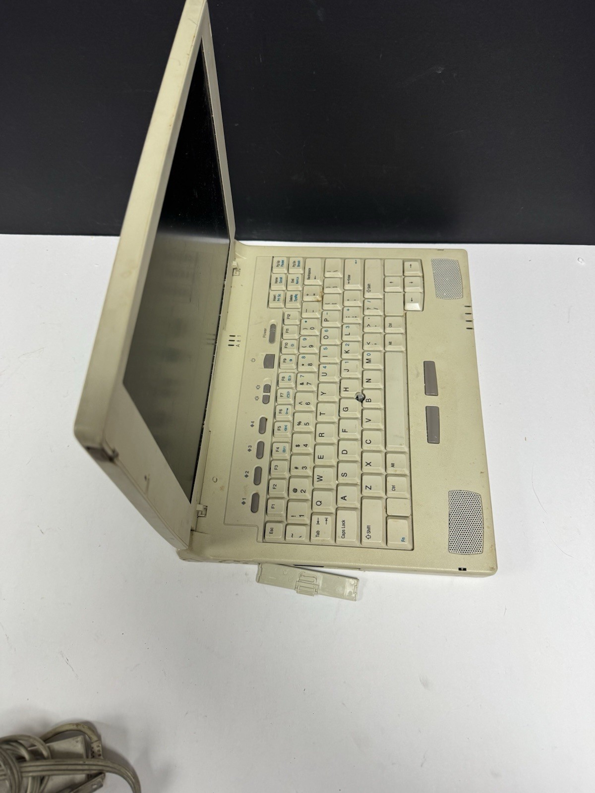 VINTAGE COMPAQ ARMADA 7370DMT LAPTOP COMPUTER - AS/IS