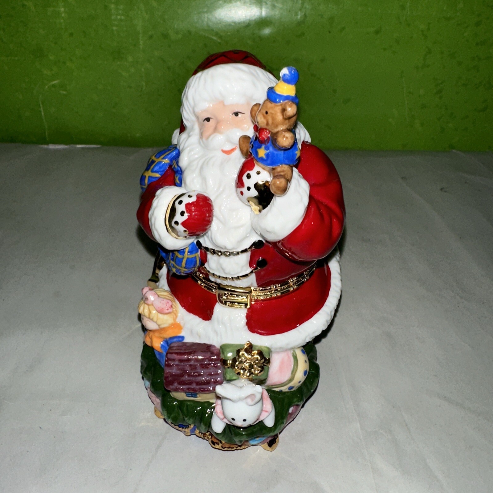 Santa Claus  Hinged Trinket Box, Christmas Collectible