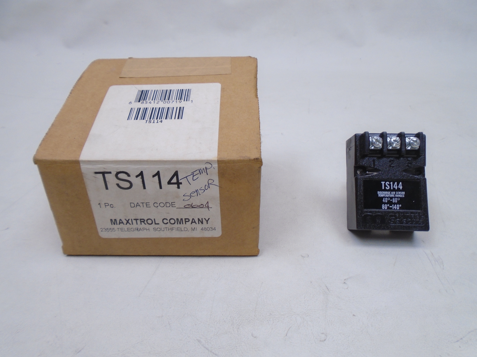 MAXITROL COMPANY TS114 DISCHARGE AIR TEMPERATURE SENSOR 40-80 / 80-140 DEGREES