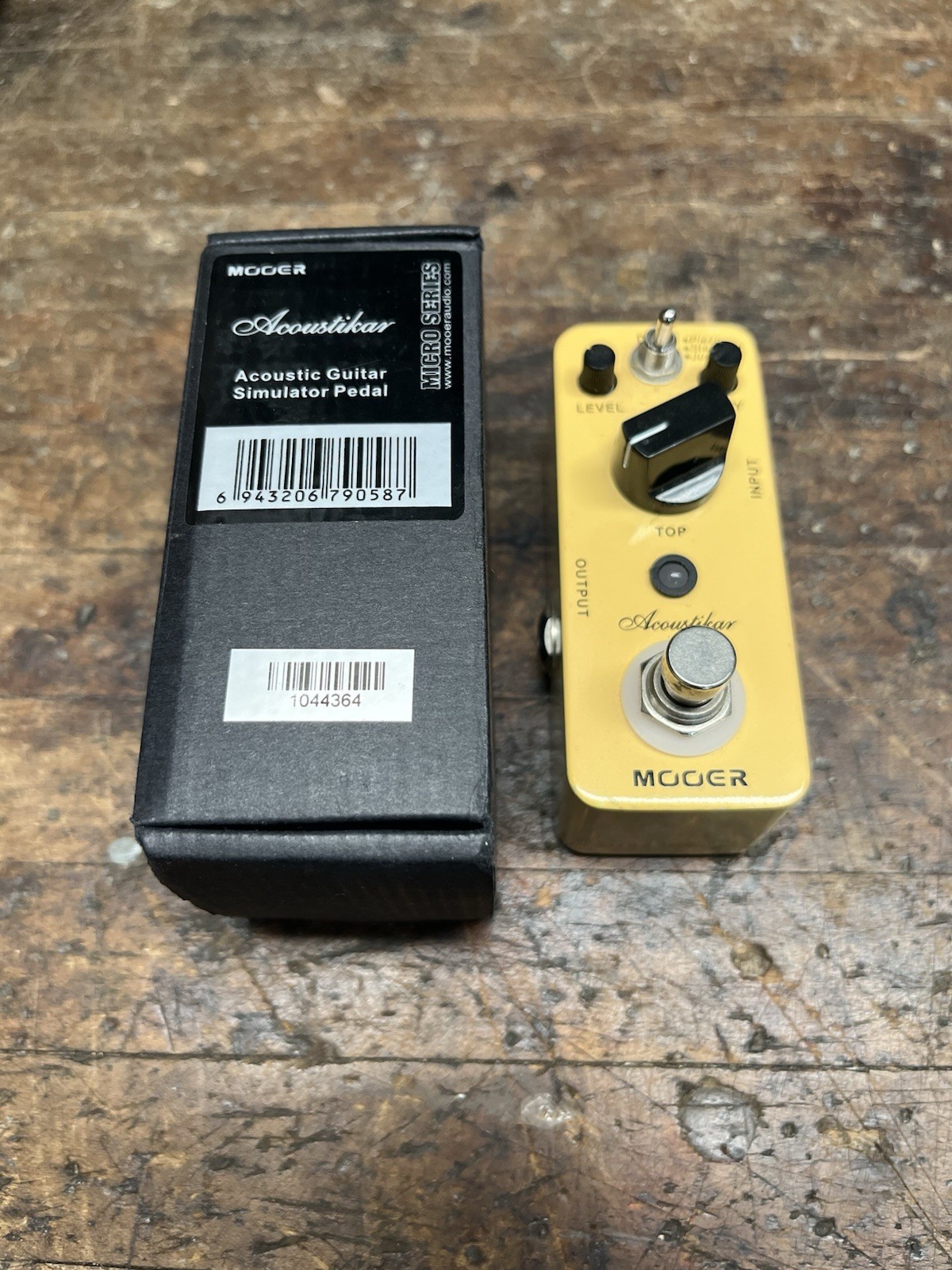 Used Mooer Acoustikar Guitar Effects Pedal